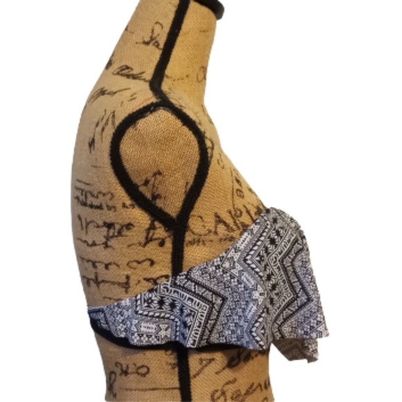 • Arizona Jeans Swimwear Bikini Top • - Picture 3 of 7